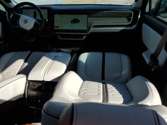 2022 Rivian R1T Adventure Package with VIN 7FCTGAAA6NN013037, listed as a Copart auction lot 75548964 with 8,877 mi miles and Salvage Title. Bid and sale history available at carsss.com. Image 8.