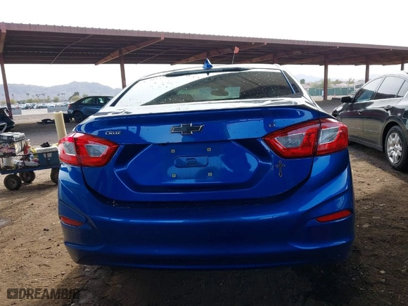 2018 Chevrolet Cruze LT with VIN 1G1BE5SM8J7196407, listed as a IAAI auction lot 41702288 with 72,216 mi miles. Bid and sale history available at carsss.com. Image 17.