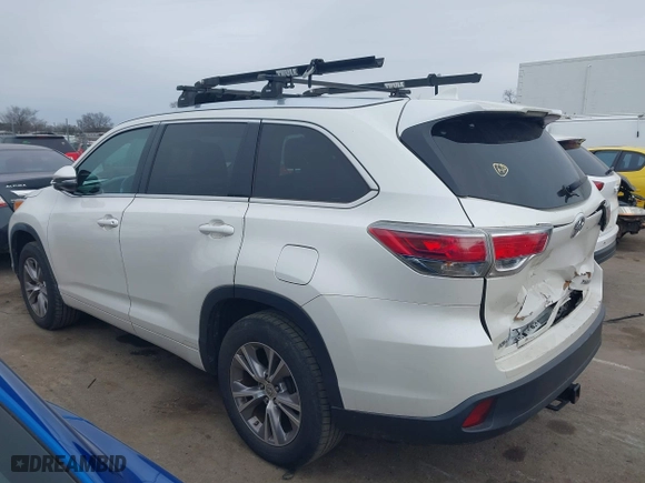 2014 Toyota Highlander XLE with VIN 5TDKKRFH2ES010070, listed as a IAAI auction lot 41379778 with 123,841 mi miles. Bid and sale history available at carsss.com. Image 14.