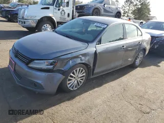 2011 Volkswagen Jetta SEL с VIN 3VWLZ7AJXBM306803, выставлен на аукционе Copart как лот 85753654 с пробегом 241 915 миль миль и На запчасти • Non repairable. История ставок и продаж доступна на DreamBid. Изображение 1.