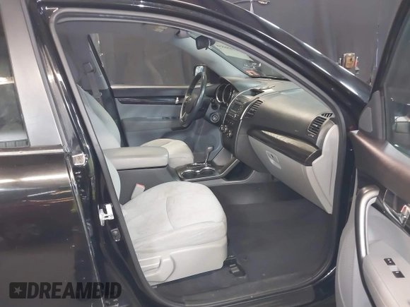 2013 Kia Sorento LX with VIN 5XYKT4A29DG338181, listed as a IAAI auction lot 41686858 with 147,629 mi miles. Bid and sale history available at carsss.com. Image 5.