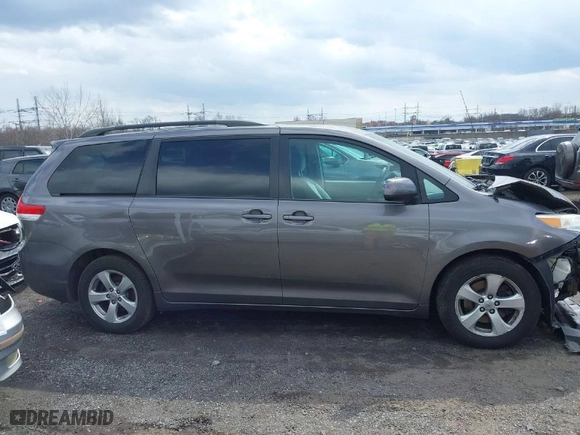 2014 Toyota Sienna LE AAS with VIN 5TDKK3DC1ES462368, listed as a IAAI auction lot 41877913 with 158,846 mi miles. Bid and sale history available at carsss.com. Image 13.
