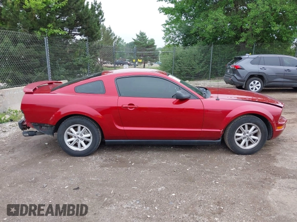 2005 Ford Mustang Deluxe z VIN 1ZVFT80N955128031, wystawiony jako IAAI lot #42557098 z przebiegiem 138 447 mil mil oraz . Historia ofert i sprzedaży dostępna na DreamBid. Obrazek 13.