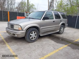 2001 Oldsmobile Bravada with VIN 1GHDT13WX12110603, listed as a IAAI auction lot 41911383 with 164,916 mi miles. Bid and sale history available at carsss.com. Image 2.