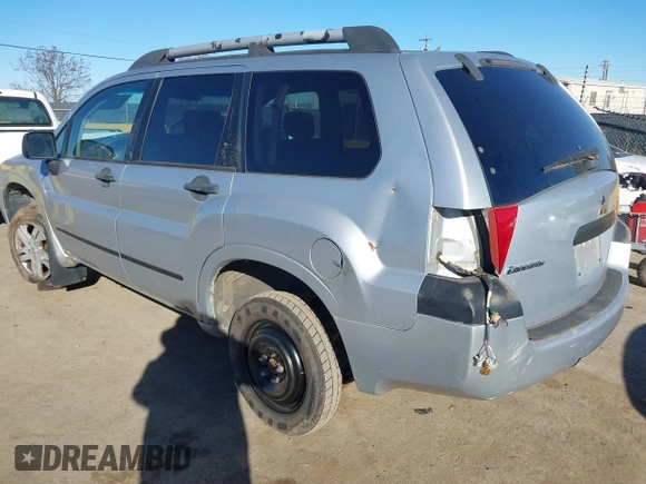 2004 Mitsubishi Endeavor LS with VIN 4A4MM21S34E004661, listed as a IAAI auction lot 41283069 with 255,650 mi miles. Bid and sale history available at carsss.com. Image 3.