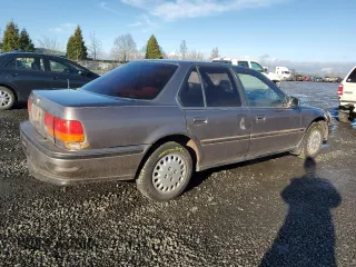 1992 Honda Accord LX with VIN JHMCB7651NC030132, listed as a Copart auction lot 85348914 with 240,380 mi miles and Salvage Title. Bid and sale history available at carsss.com. Image 3.