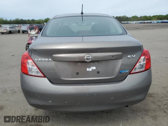 2012 Nissan Versa SV z VIN 3N1CN7AP6CL921037, wystawiony jako Copart lot #58689265 z przebiegiem 107 697 mil mil oraz Szkoda całkowita • Salvage title. Historia ofert i sprzedaży dostępna na DreamBid. Obrazek 6.