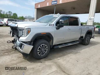 2021 GMC Sierra 2500HD SLT z VIN 1GT49NEY5MF237959, wystawiony jako Copart lot #56130005 z przebiegiem 73 828 mil mil oraz Szkody całkowita. Historia ofert i sprzedaży dostępna na DreamBid. Obrazek 1.