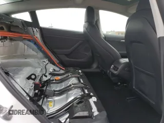 2022 Tesla Model 3 Long Range z VIN 5YJ3E1EB4NF161314, wystawiony jako Copart lot #57060725 z przebiegiem 19 215 mil mil oraz Szkoda całkowita • Salvage title. Historia ofert i sprzedaży dostępna na DreamBid. Obrazek 10.