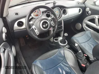 2003 MINI Hardtop z VIN WMWRC33413TC45360, wystawiony jako Copart lot #82666434 z przebiegiem 123 226 mil mil oraz Szkoda całkowita • Salvage title. Historia ofert i sprzedaży dostępna na DreamBid. Obrazek 8.