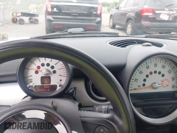 2012 MINI Hardtop with VIN WMWSU3C53CT186381, listed as a IAAI auction lot 42713573 with 134,408 mi miles and . Bid and sale history available at DreamBid. Image 7.