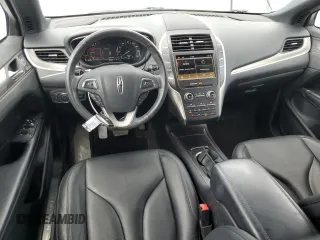 2019 Lincoln MKC Standard z VIN 5LMCJ1C95KUL08943, wystawiony jako Copart lot #54891185 z przebiegiem 88 153 mil mil oraz Szkoda całkowita • Salvage title. Historia ofert i sprzedaży dostępna na DreamBid. Obrazek 8.