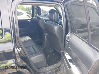 2016 Jeep Patriot High Altitude z VIN 1C4NJRFB8GD580715, wystawiony jako IAAI lot #42242776 z przebiegiem 133 763 mil mil oraz . Historia ofert i sprzedaży dostępna na DreamBid. Obrazek 8.