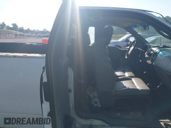 2006 Ford F-150 XL with VIN 1FTRF14W06NB28681, listed as a IAAI auction lot 42147085 with 381,160 mi miles. Bid and sale history available at carsss.com. Image 8.