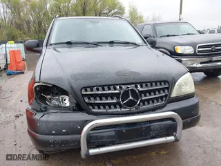 2001 Mercedes-Benz M-Class with VIN 4JGAB72E41A275216, listed as a IAAI auction lot 41953087 with 243,589 mi miles. Bid and sale history available at carsss.com. Image 6.