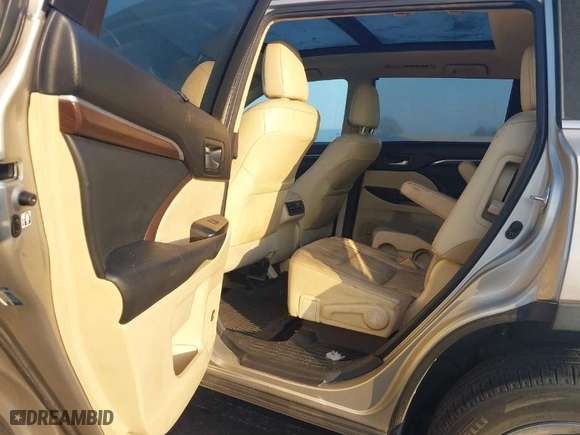 2015 Toyota Highlander Limited with VIN 5TDDKRFH0FS160639, listed as a IAAI auction lot 41448573 with 109,018 mi miles. Bid and sale history available at carsss.com. Image 8.