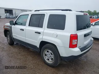 2016 Jeep Patriot Sport with VIN 1C4NJPBA0GD679272, listed as a IAAI auction lot 42368005 with 130,502 mi miles and . Bid and sale history available at DreamBid. Image 3.