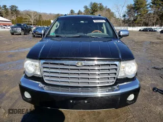 2008 Chrysler Aspen Limited z VIN 1A8HW58N18F127341, wystawiony jako Copart lot #46887415 z przebiegiem 100 645 mil mil oraz Czysty tytuł • Clean title. Historia ofert i sprzedaży dostępna na DreamBid. Obrazek 5.
