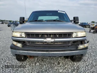2002 Chevrolet Silverado 1500HD LT with VIN 1GCGC13U42F195580, listed as a Copart auction lot 53432235 with 238,007 mi miles and Salvage Title. Bid and sale history available at DreamBid. Image 5.