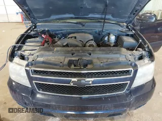 2009 Chevrolet Suburban LT w/1LT with VIN 1GNFK26319R272557, listed as a IAAI auction lot 42138238 with 223,599 mi miles. Bid and sale history available at carsss.com. Image 10.