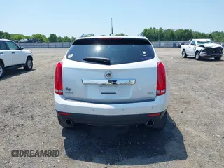 2013 Cadillac SRX Performance Collection z VIN 3GYFNDE35DS578495, wystawiony jako IAAI lot #42323061 z przebiegiem 160 473 mil mil oraz . Historia ofert i sprzedaży dostępna na DreamBid. Obrazek 16.