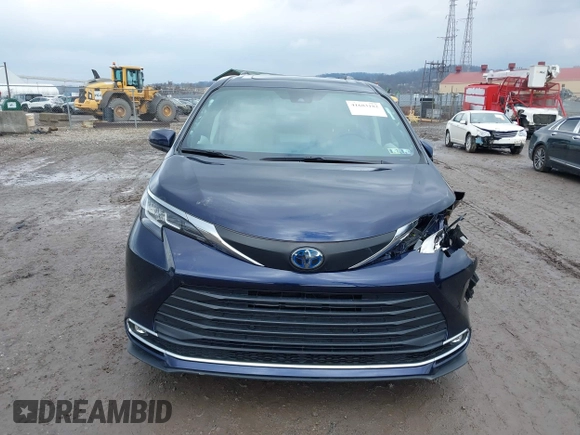 2021 Toyota Sienna XLE with VIN 5TDJSKFC0MS015340, listed as a IAAI auction lot 41683182 with 47,047 mi miles. Bid and sale history available at carsss.com. Image 12.