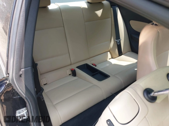2013 BMW 1 Series 128i z VIN WBAUP7C56DVP24536, wystawiony jako IAAI lot #42423078 z przebiegiem 74 874 mil mil oraz . Historia ofert i sprzedaży dostępna na DreamBid. Obrazek 8.