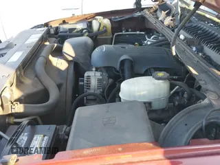 2003 Chevrolet Silverado 2500HD z VIN 1GCHK29U93E259365, wystawiony jako IAAI lot #41196015 z przebiegiem Nie podano mil oraz . Historia ofert i sprzedaży dostępna na DreamBid. Obrazek 19.