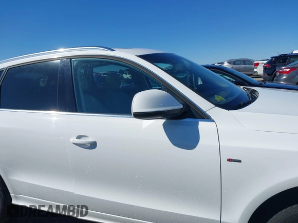 2014 Audi Q5 Premium Plus z VIN WA1DGAFP3EA062706, wystawiony jako IAAI lot #41579534 z przebiegiem 121 055 mil mil oraz . Historia ofert i sprzedaży dostępna na DreamBid. Obrazek 13.