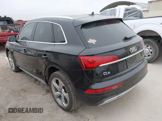 2021 Audi Q5 Premium Plus with VIN WA1BAAFY5M2065794, listed as a IAAI auction lot 41504108 with 47,085 mi miles. Bid and sale history available at carsss.com. Image 3.