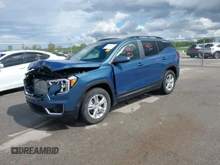 2024 GMC Terrain SLE z VIN 3GKALMEG4RL249642, wystawiony jako IAAI lot #42248039 z przebiegiem 11 695 mil mil oraz . Historia ofert i sprzedaży dostępna na DreamBid. Obrazek 2.