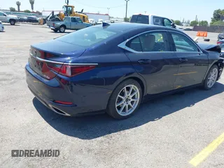 2022 Lexus ES 350 z VIN 58ADZ1B12NU135987, wystawiony jako IAAI lot #42216317 z przebiegiem 55 515 mil mil oraz . Historia ofert i sprzedaży dostępna na DreamBid. Obrazek 4.