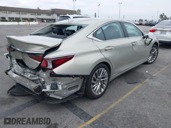 2022 Lexus ES 300h Luxury with VIN 58AEA1C13NU014248, listed as a IAAI auction lot 42057739 with 16,339 mi miles and . Bid and sale history available at DreamBid. Image 4.