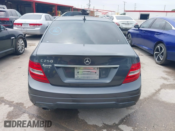 2014 Mercedes-Benz C 250 Sport z VIN WDDGF4HB5EA964773, wystawiony jako IAAI lot #42416375 z przebiegiem 113 333 mil mil oraz . Historia ofert i sprzedaży dostępna na DreamBid. Obrazek 16.