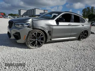 2020 BMW X4 M Competition z VIN 5YMUJ0C02L9B36828, wystawiony jako Copart lot #45227665 z przebiegiem 57 903 mil mil oraz Nie do naprawy. Historia ofert i sprzedaży dostępna na DreamBid. Obrazek 1.
