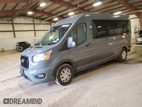 2022 Ford Transit Passenger XL z VIN 1FBAX2C83NKA79919, wystawiony jako Copart lot #50464935 z przebiegiem 33 373 mil mil oraz Czysty tytuł • Clean title. Historia ofert i sprzedaży dostępna na DreamBid. Obrazek 1.