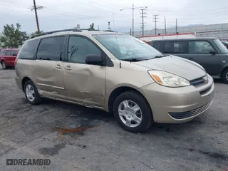 2004 Toyota Sienna CE with VIN 5TDZA23C14S018824, listed as a IAAI auction lot 40938733 with 245,870 mi miles. Bid and sale history available at carsss.com. Image 1.