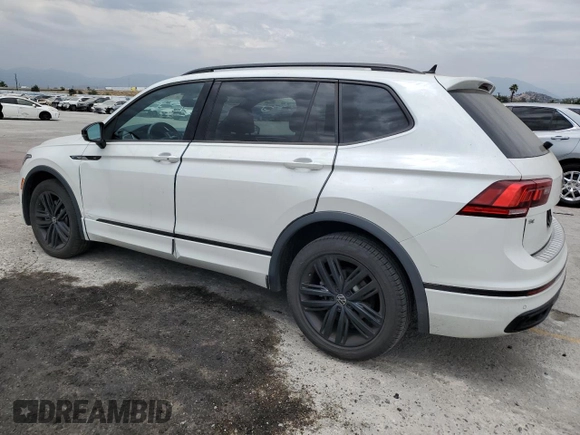 2022 Volkswagen Tiguan SE R-Line Black with VIN 3VVCB7AXXNM109437, listed as a Copart auction lot 59607495 with 30,985 mi miles and Salvage title. Bid and sale history available at DreamBid. Image 2.