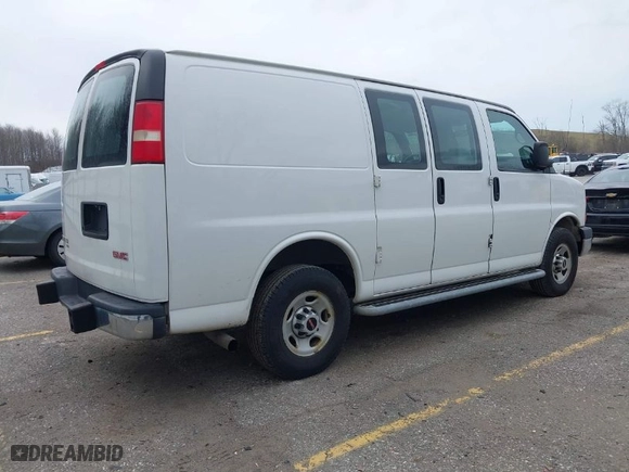 2015 GMC Savana Cargo Van with VIN 1GTW7FCF6F1137813, listed as a IAAI auction lot 41930993 with 199,780 mi miles. Bid and sale history available at carsss.com. Image 4.