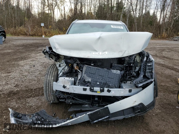 2024 Kia EV9 Wind z VIN KNDAFFS57R6049852, wystawiony jako Copart lot #78782314 z przebiegiem 2 496 mil mil oraz Szkoda całkowita • Salvage title. Historia ofert i sprzedaży dostępna na DreamBid. Obrazek 5.