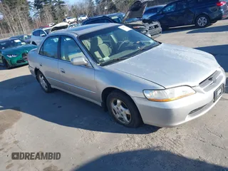 1998 Honda Accord EX z VIN 1HGCG6674WA107380, wystawiony jako IAAI lot #41265496 z przebiegiem 161 006 mil mil oraz . Historia ofert i sprzedaży dostępna na DreamBid. Obrazek 1.