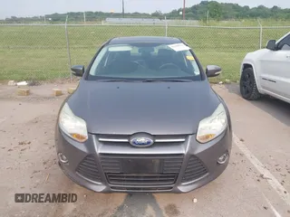 2012 Ford Focus SE z VIN 1FAHP3F24CL227225, wystawiony jako IAAI lot #42389939 z przebiegiem 135 197 mil mil oraz . Historia ofert i sprzedaży dostępna na DreamBid. Obrazek 12.