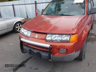 2003 Saturn VUE z VIN 5GZCZ63B43S834671, wystawiony jako IAAI lot #40642946 z przebiegiem 18 933 mil mil oraz . Historia ofert i sprzedaży dostępna na DreamBid. Obrazek 6.
