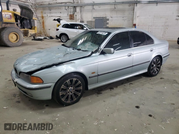 1998 BMW 5 Series 528iA with VIN WBADD6328WBW40098, listed as a Copart auction lot 52914675 with 249,562 mi miles and Salvage Title. Bid and sale history available at carsss.com. Image 1.