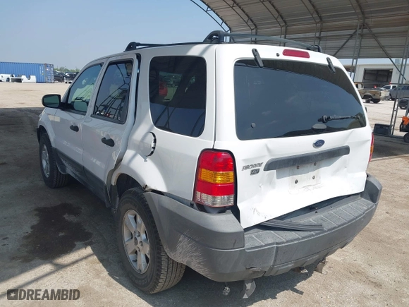 2005 Ford Escape XLT with VIN 1FMYU93155KA43398, listed as a IAAI auction lot 41930802 with 115,755 mi miles. Bid and sale history available at carsss.com. Image 3.