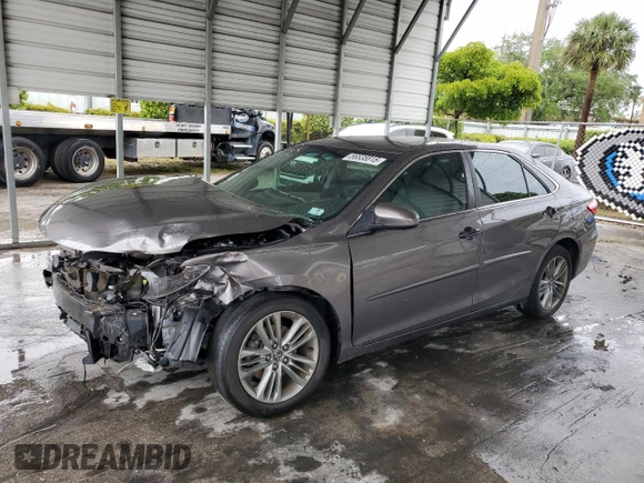 2015 Toyota Camry XLE z VIN 4T1BF1FKXFU002986, wystawiony jako Copart lot #56535815 z przebiegiem 163 382 mil mil oraz Szkoda całkowita • Salvage title. Historia ofert i sprzedaży dostępna na DreamBid. Obrazek 1.