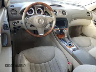 2011 Mercedes-Benz SL 550 z VIN WDBSK7BAXBF161245, wystawiony jako Copart lot #77153164 z przebiegiem 100 997 mil mil oraz Szkoda całkowita • Salvage title. Historia ofert i sprzedaży dostępna na DreamBid. Obrazek 8.