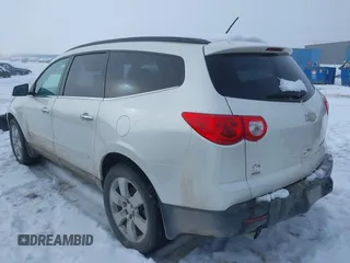 2012 Chevrolet Traverse LTZ z VIN 1GNKVLED6CJ289589, wystawiony jako IAAI lot #41226374 z przebiegiem 122 515 mil mil oraz . Historia ofert i sprzedaży dostępna na DreamBid. Obrazek 3.