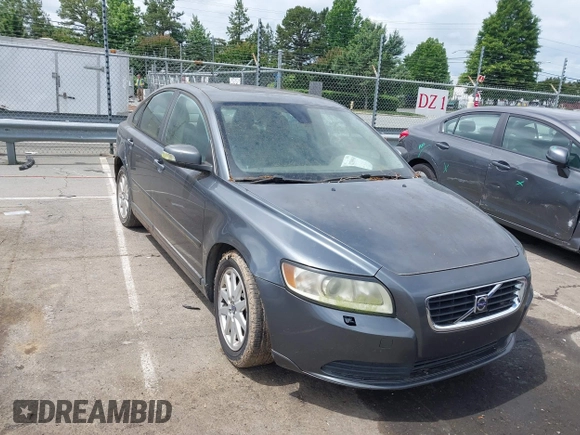 2008 Volvo S40 2.4L z VIN YV1MS382682388753, wystawiony jako IAAI lot #42399969 z przebiegiem 198 879 mil mil oraz . Historia ofert i sprzedaży dostępna na DreamBid. Obrazek 1.
