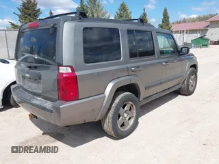 2007 Jeep Commander Sport z VIN 1J8HG48P87C647870, wystawiony jako IAAI lot #42185954 z przebiegiem 269 402 mil mil oraz . Historia ofert i sprzedaży dostępna na DreamBid. Obrazek 4.